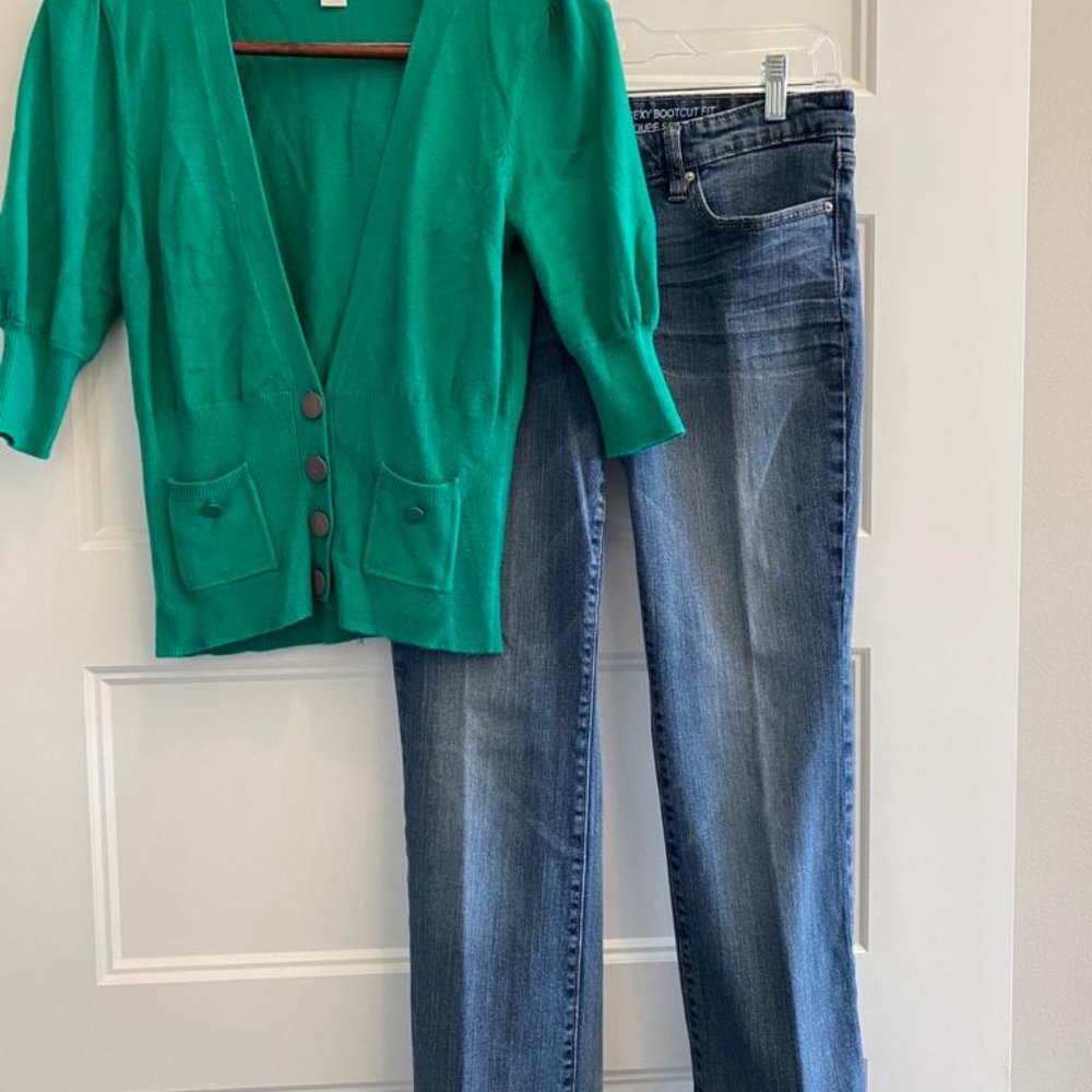 Chaleco verde profundo Kenneth Cole + Blue Jeans GAP (6/28)